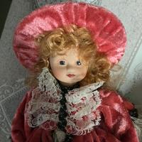 Bambola in porcellana vintage con cappello - Abito