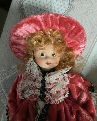 Bambola in porcellana vintage con cappello - Abito