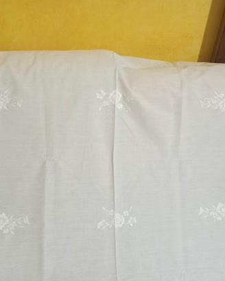 Elegante Tovaglia Vintage  Ricamata a Mano - Bianc
