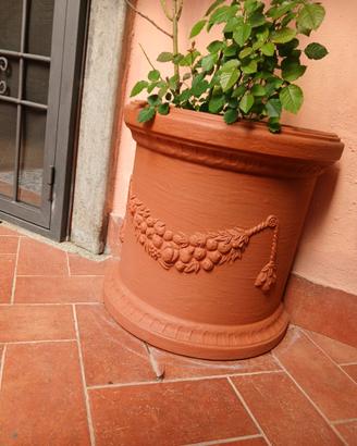 VASI IN RESINA FESTONATI