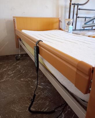 Letto sanitario elettrico e materasso antidecubito