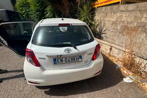 Toyota Yaris 1.3 benzina del 2012 incidentata 