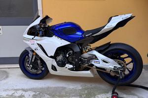 yamaha r1 pronto pista nuova