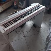 Pianoforte Yamaha P-121