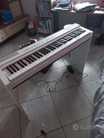 Pianoforte Yamaha P-121