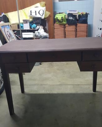 Scrivania  in legno color noce cm.122 x 65