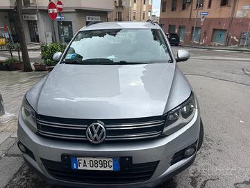 Auto Tiguan