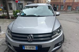 Auto Tiguan