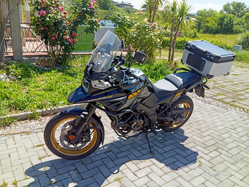 Suzuki V-Strom 1050, modello XT