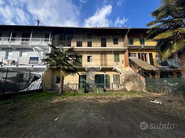 CASA DI CORTE A STRAMBINO
