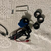 Quadlock con usb per moto
