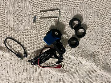 Quadlock con usb per moto
