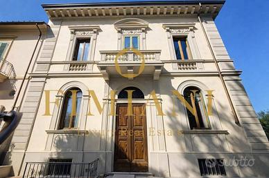 Villa di 650 m² con più di 5 locali a Firenze