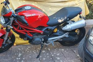 DUCATI 696 MONSTER