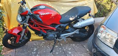 DUCATI 696 MONSTER