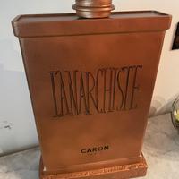 Profumo gigante da vetrina