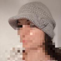 Cappello invernale grigio chiaro