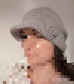 Cappello invernale grigio chiaro