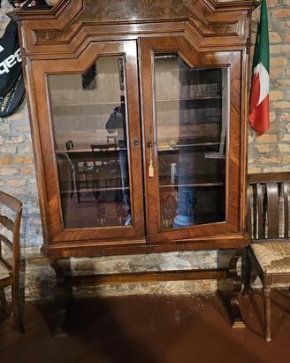 Antica credenza Vittoriana