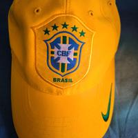 Cappellino tipo baseball con scudetto del brasile