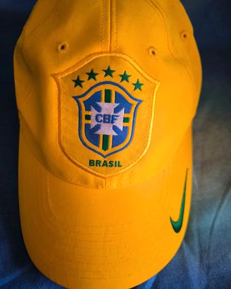 Cappellino tipo baseball con scudetto del brasile