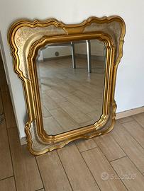 Specchio con cornice in legno