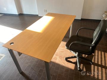 Scrivania con sedia ufficio