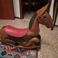 Cavallo a dondolo in legno 