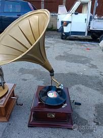 grammofono antico a tromba 