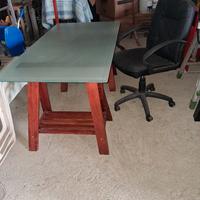 scrivania piano in vetro