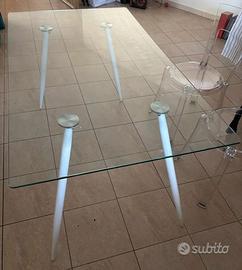 Tavolo di vetro gambe bianche