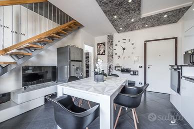 QUADRILOCALE RECENTE CON TERRAZZO , GARAGE E POSTO