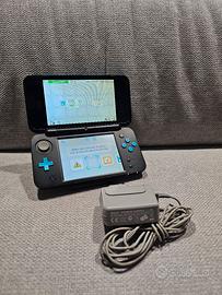 Nintendo 2DS XL nero con caricatore 