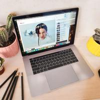 MacBook Pro 15" i7 512GB Ram 16 Batteria NUOVA