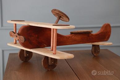 Aereoplano artigianale per set fotografici