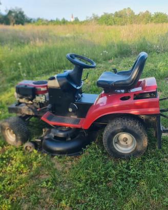 trattorino tagliaerba 