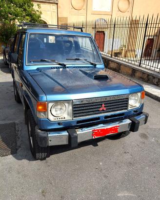 Mitsubishi Pajero 1990