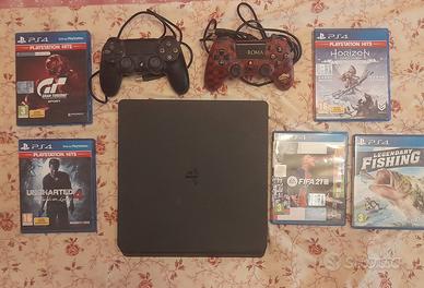 PS4 COME NUOVA + 2 JOYSTICK + 5 GIOCHI