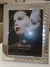 Cornice laminato in argento.