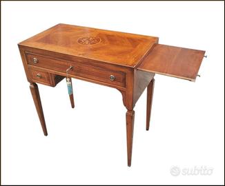 Scrittoio poco profondo con piano intarsiato