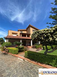 CARDILLO:APPARTAMENTO IN VILLA CON TERRAZZO