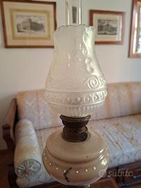 Lampada antica ad olio