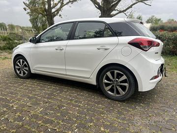 Hyundai i20 1.2 84cv Gpl