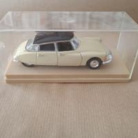 Modellino Auto Citroen Ds 19 Berline 1956