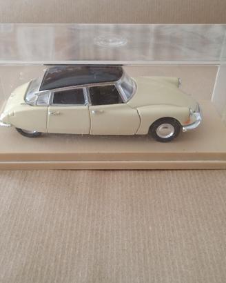 Modellino Auto Citroen Ds 19 Berline 1956