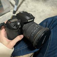 Nikon D100 con obiettivo Sigma