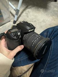 Nikon D100 con obiettivo Sigma