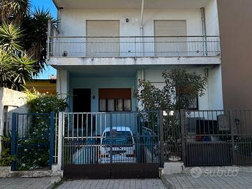 Terralba - ampia semindipendente con box auto