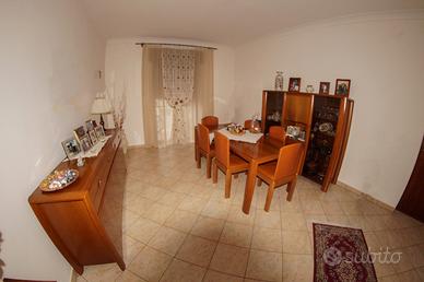 Salotto completo in legno massiccio