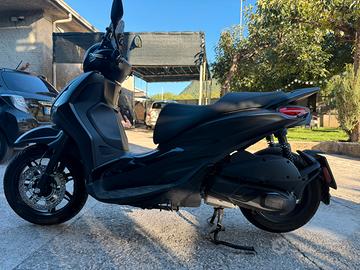 Beverly 300 sport opaco/lucido 2023